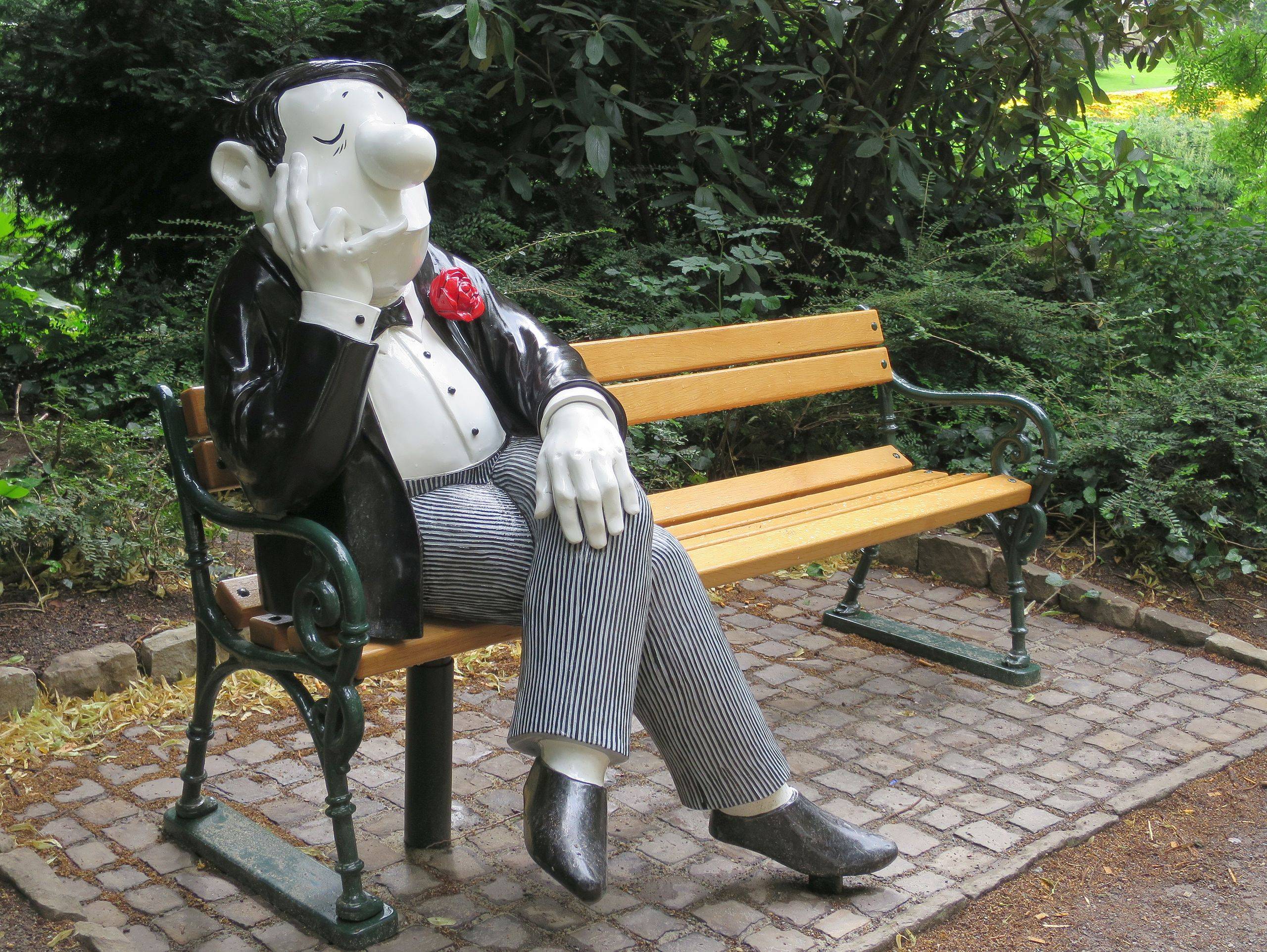 🗿 로리엇 조형물(로리오 피구어)